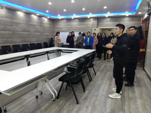 臨夏市干部電商培訓班學員參觀電子商務公共服務中心，探索電商發展新路徑